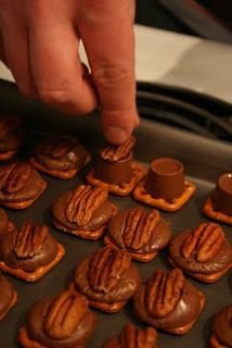 Make These Ooey Gooey Rolo Turtles