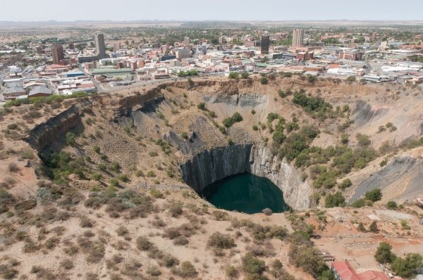 Search for Diamonds at the Big Hole