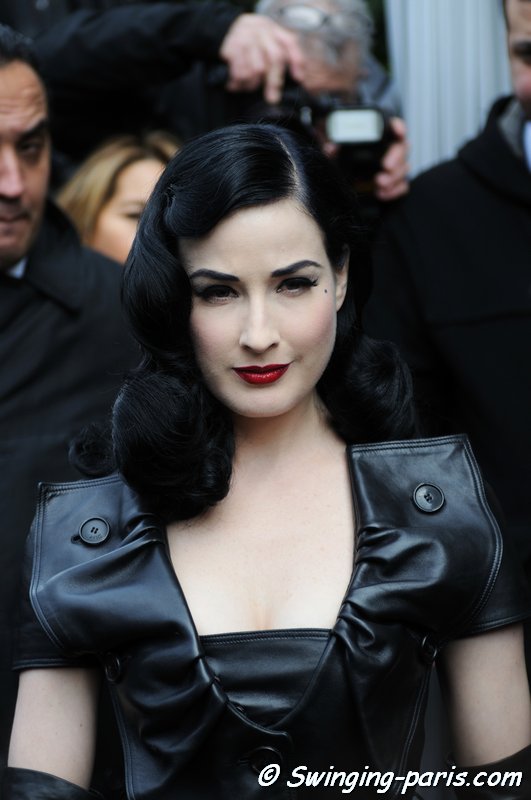 8 Tips on How to Dress like Dita Von Teese ...