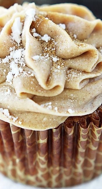 Gingerbread Cupcakes with Cinnamon Cream Cheese Frosting