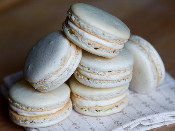 Simple Vanilla Macarons