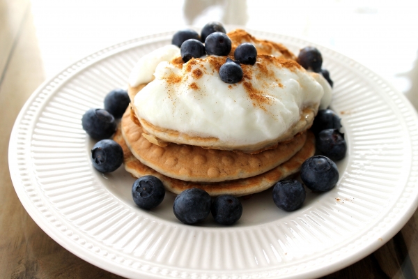 Cacao Protein Pancake with Maqui Berry Yogurt Sauce