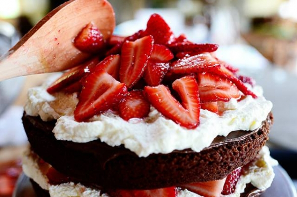 Strawberry Nutella Cake