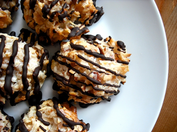 Low Sugar Coconut Almond Macaroon Cookies