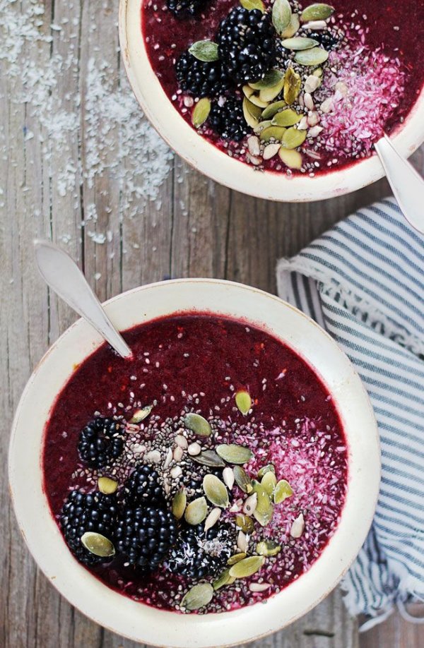 Blackberry Coconut Smoothie Bowl