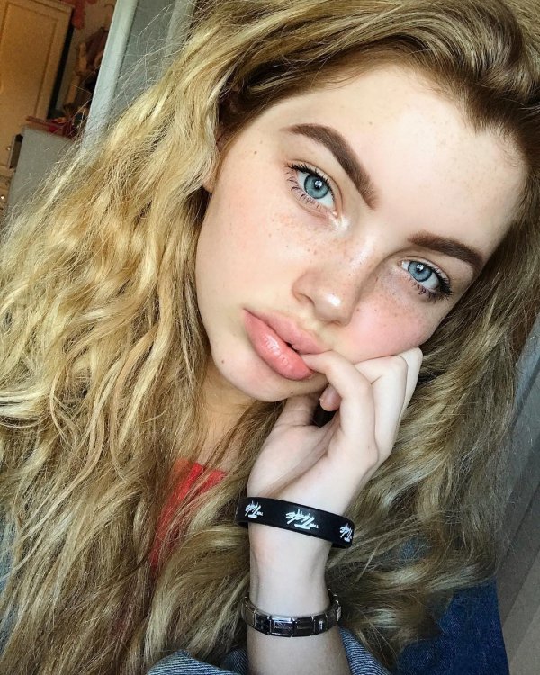 eyebrow, human hair color, blond, lip, beauty,