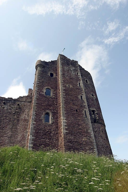 building,archaeological site,landmark,fortification,ruins,