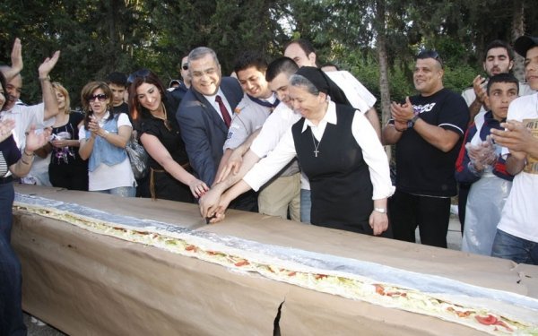 Longest Sandwich