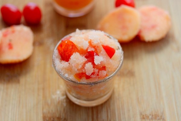 Tomato and Sugar Facial Scrub