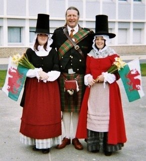 Folk costume - Wikipedia