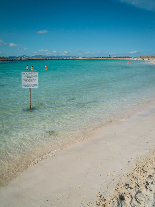 beach,sea,shore,body of water,ocean,