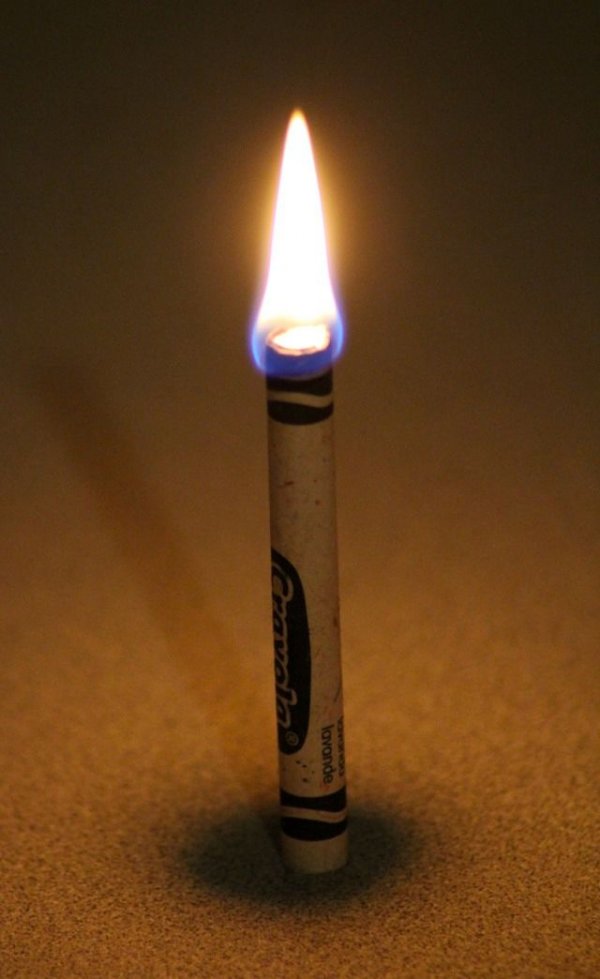 Forget Emergency Candles, a Crayon Will Burn for about 30 Minutes
