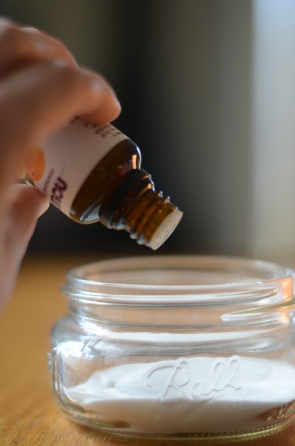 DIY Mason Jar Baking Soda Air Freshener