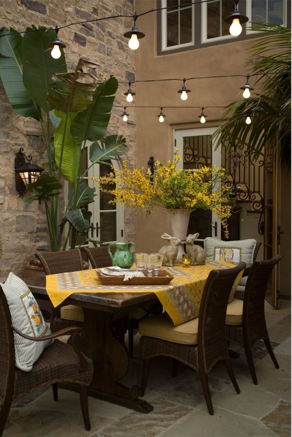 Even Small Spaces Are Ideal for Dinner Parties Outdoors