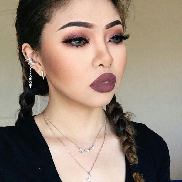 Grunge Makeup Tampak Bahwa Setiap Gadis