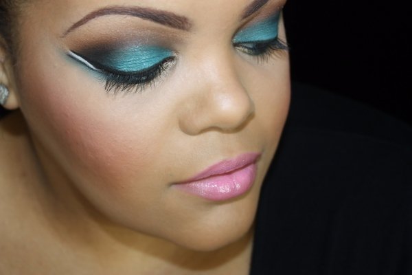 Teal Smoky Eye