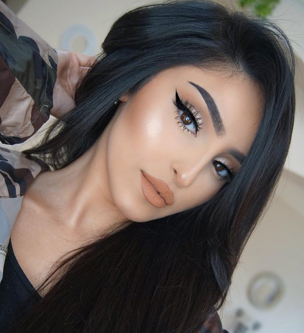 eyebrow, human hair color, beauty, black hair, chin,