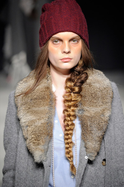 With a Braid - 9 Fashion Tips on How to Wear a Beanie ... …