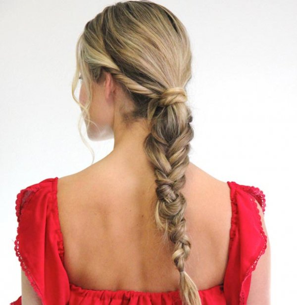 hair,hairstyle,face,braid,long hair,