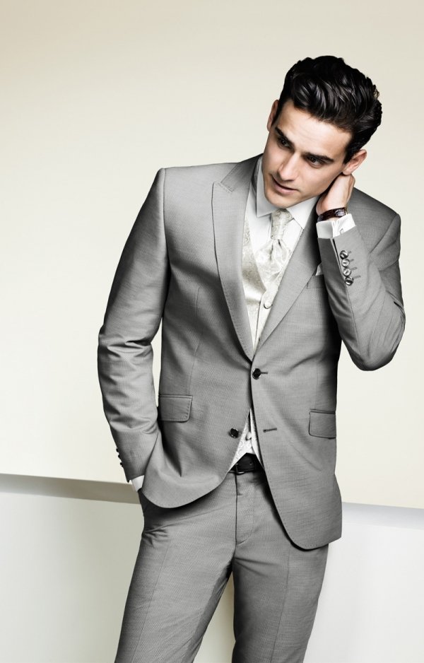 Grey Groom