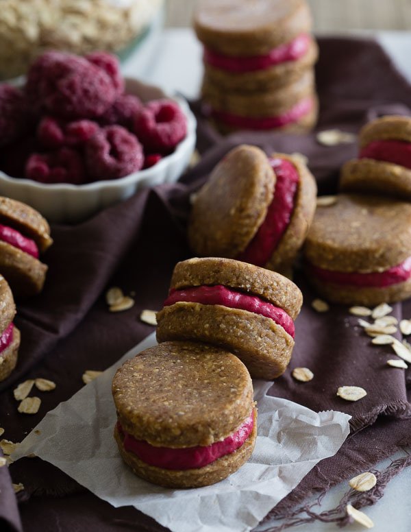 NO BAKE OATMEAL RASPBERRY SANDWICH COOKIES