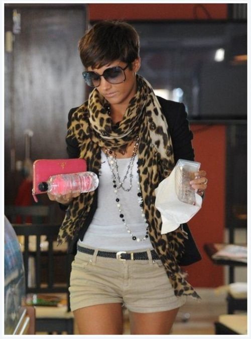 clothing,jacket,sleeve,outerwear,fur,