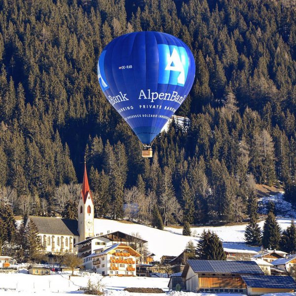 hot air balloon, vehicle, hot air ballooning, aircraft, atmosphere of earth,