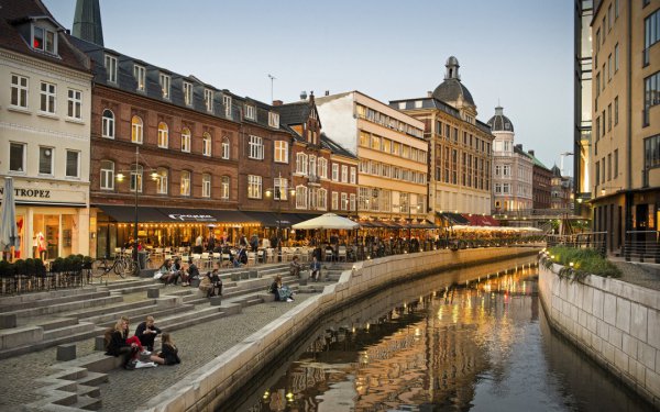 canal, geographical feature, town, waterway, city,