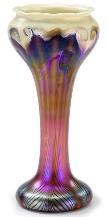 QUEZAL ART GLASS VASE