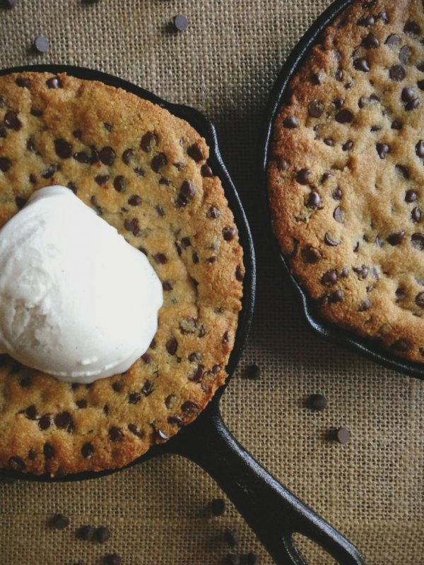 Chocolate Chip Pizza