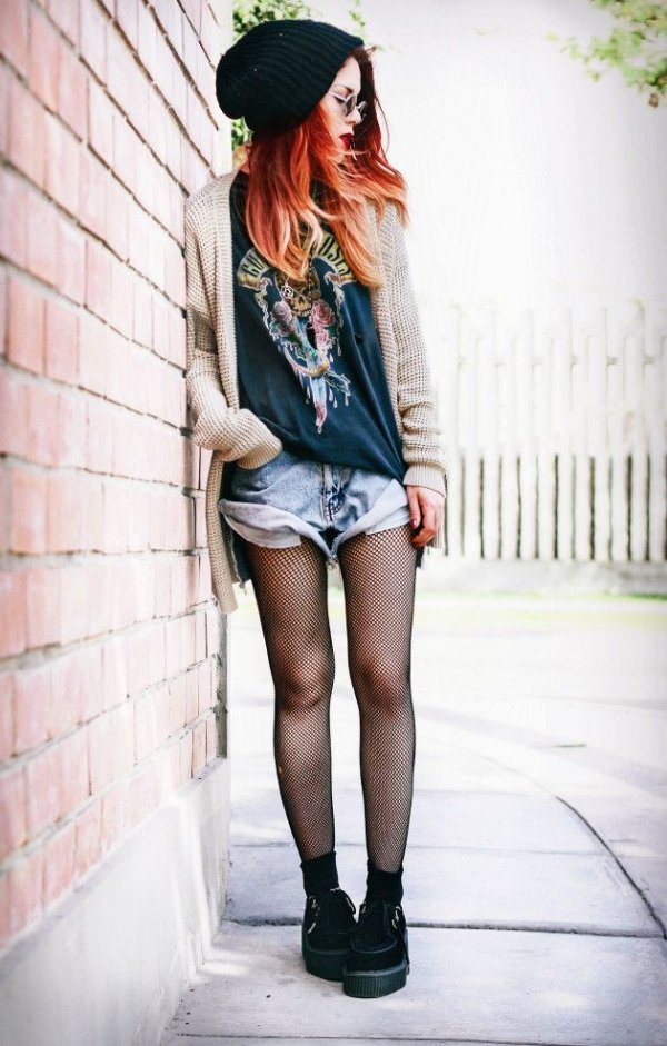 Denim shorts shop fishnet tights