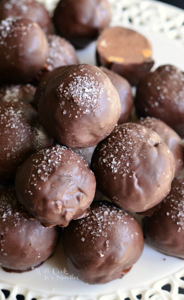 rum ball, bourbon ball, chocolate truffle, chocolate, praline,