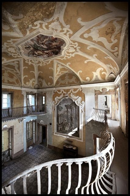 Abandoned Villa, Tuscany, Italy