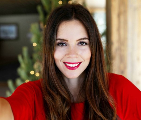 Red Lips and Nails Are a Timeless Choice