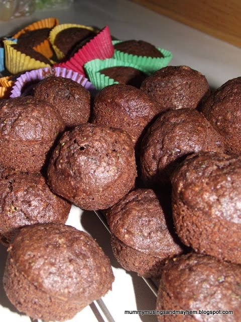 muffin, baked goods, dessert, chocolate, chocolate brownie,