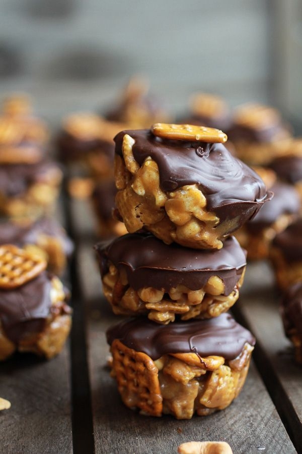 Snickerdoodle Peanut Butter Chocolate Chex Mix Bars