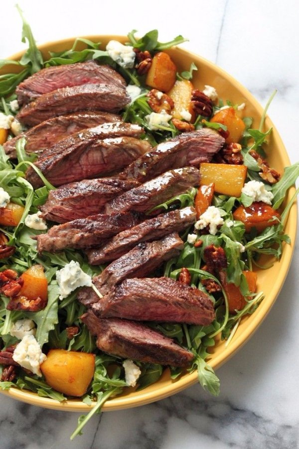 Arugula Skirt Steak Salad with Caramelized Pears, Pecans, and Gorgonzola