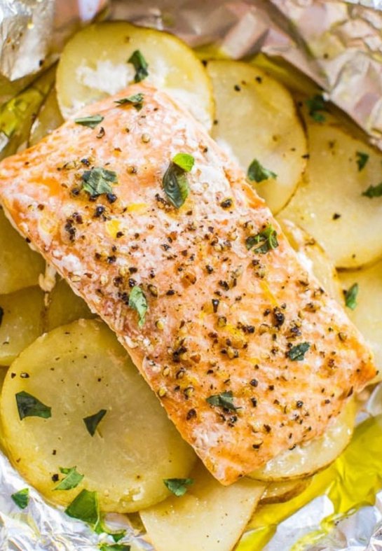 Easy Salmon and Potato Foil Packets