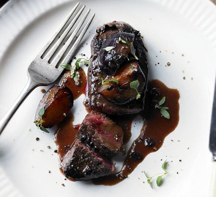 Venado frito con ginebra Sloe y salsa de ciruela