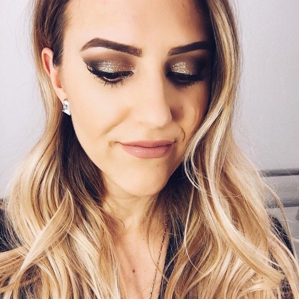 This Glittery, Glam Gold Smokey Eye