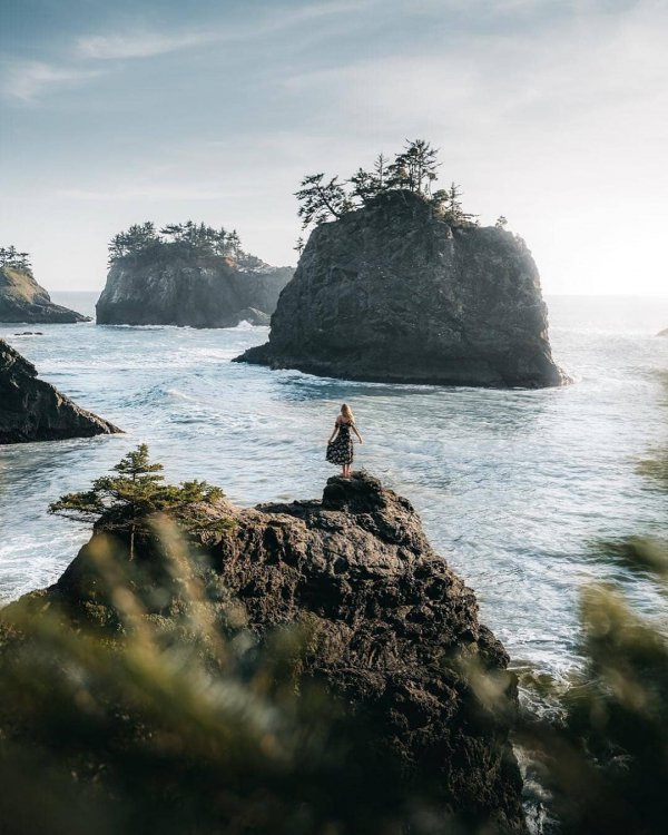 Body of water, Sea, Coast, Ocean, Rock,