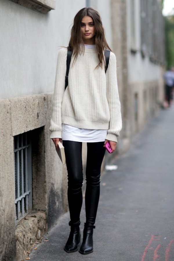 Oversized sweater and outlet tights