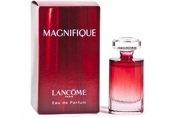 Anne Hathaway Wears Lancôme Magnifique