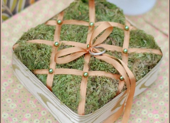 Tufted Moss Ring Pillow