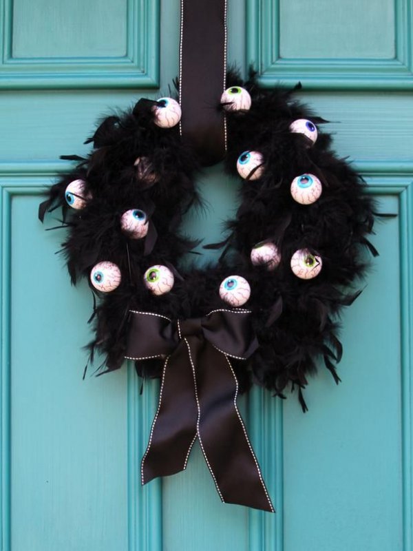 Creepy Eyeball Wreath
