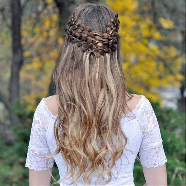 clothing, hair, hairstyle, fashion accessory, long hair,