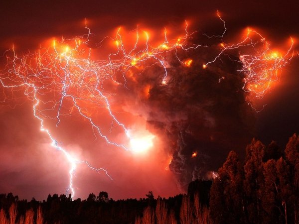 Volcanic Lightning