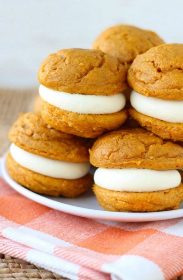 Pumpkin Cheesecake Whoopie Pies