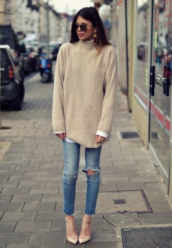 7 Street Style Outfit Ideas with Ripped Jeans That You'll Have Fun  Recreating