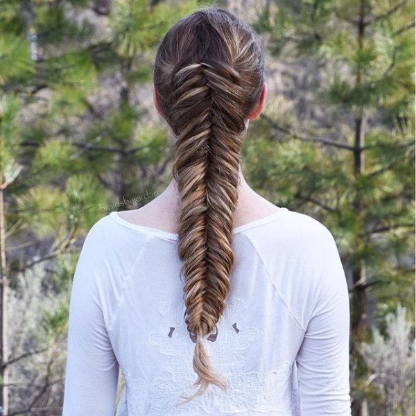 hair, hairstyle, long hair, t shirt, braid,